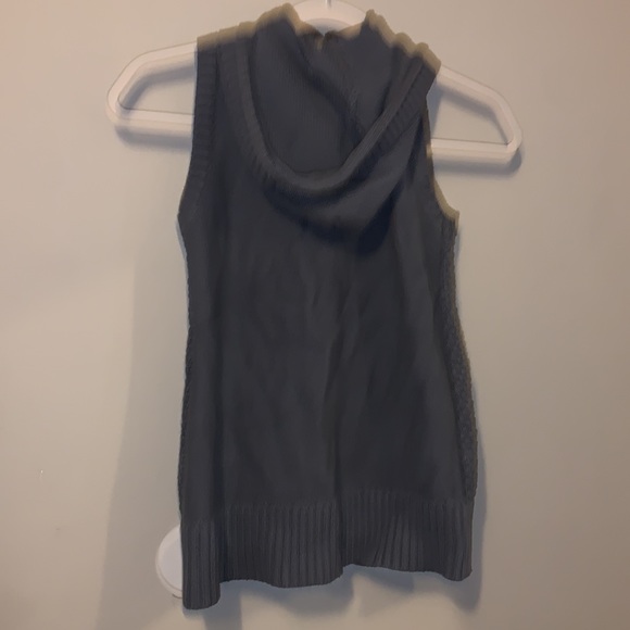 Sweater vest - Picture 3 of 3